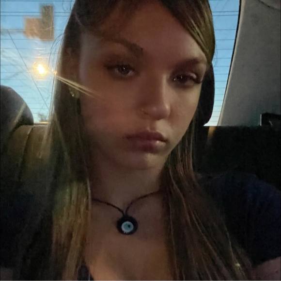 Meet your Posher, Everlee - Picture 1 of 1